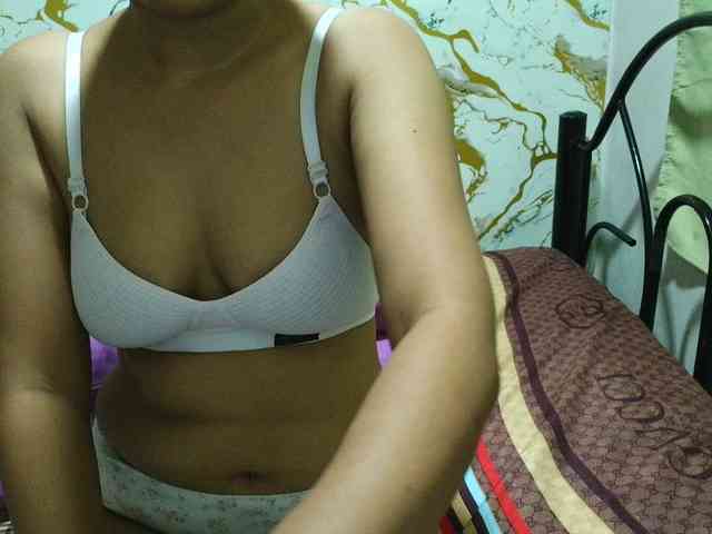 Cazzandra webcam