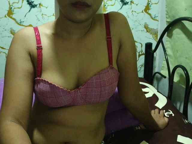 Cazzandra webcam
