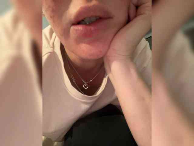 MaksNaks webcam