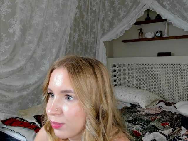 Linda-Bloom live cam on BongaCams