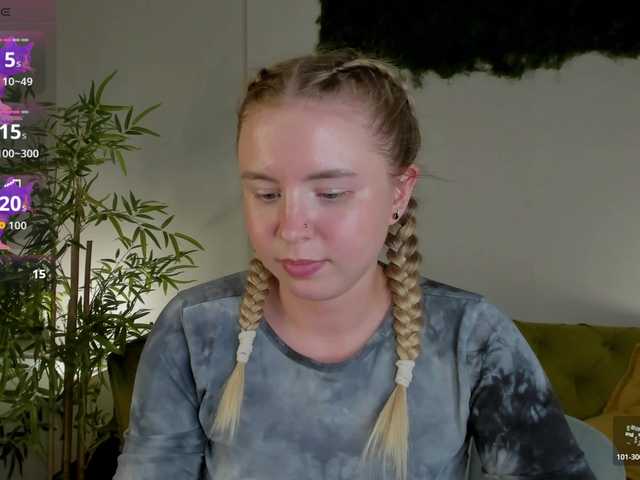 Linda-Bloom live webcam show