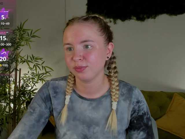 Linda-Bloom live webcam show