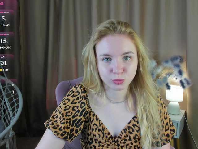 Linda-Bloom live cam on BongaCams