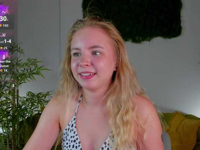 Linda-Bloom live cam on BongaCams
