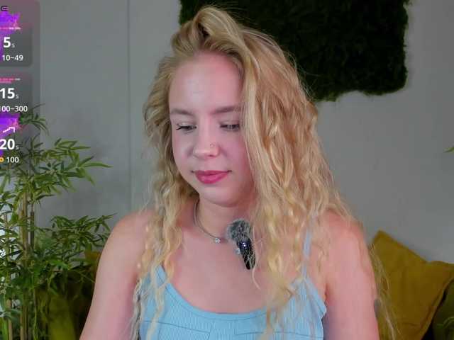 Linda-Bloom live cam on BongaCams
