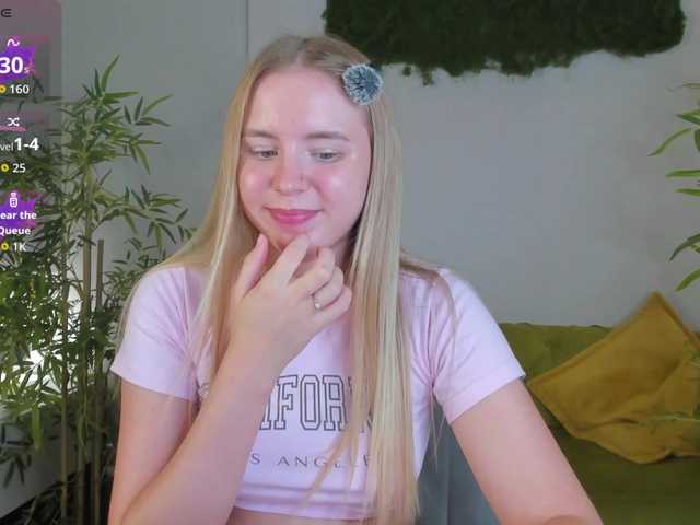 Linda-Bloom live cam on BongaCams