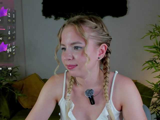 Linda-Bloom live cam on BongaCams