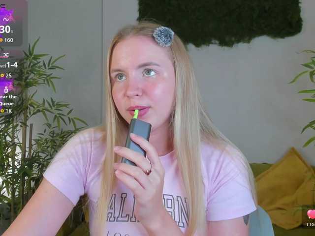 Linda-Bloom live cam on BongaCams