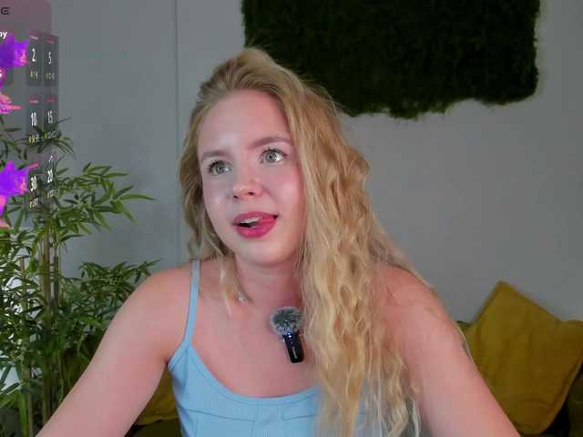 Linda-Bloom live cam on BongaCams