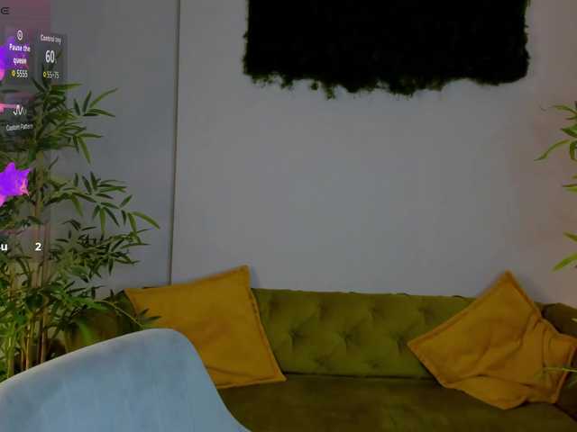 Linda-Bloom live webcam show