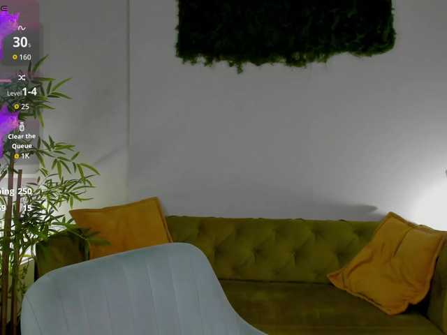 Linda-Bloom live webcam show