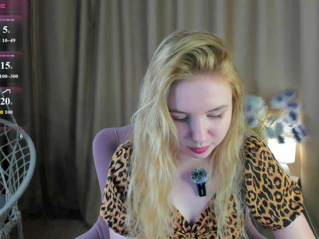 Linda-Bloom live cam on BongaCams