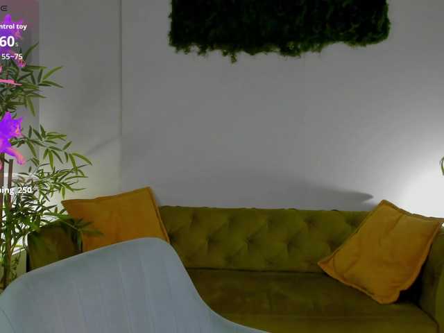 Linda-Bloom live webcam show
