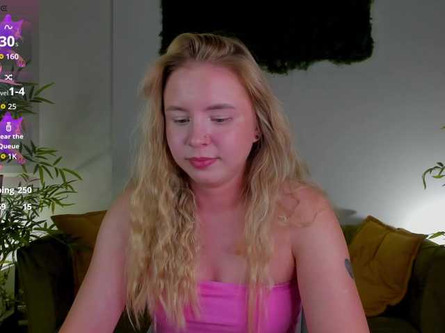 Linda-Bloom live webcam show
