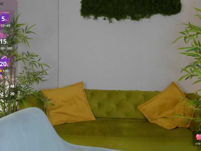 Linda-Bloom live webcam show