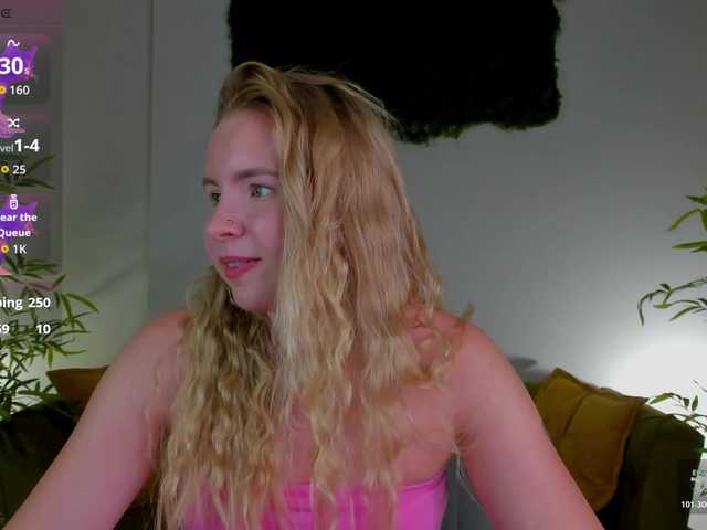 Linda-Bloom live webcam show
