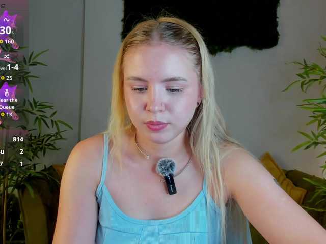 Linda-Bloom live webcam show