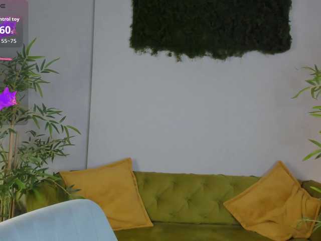 Linda-Bloom live webcam show