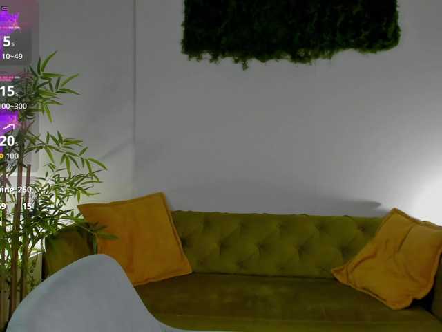Linda-Bloom live webcam show