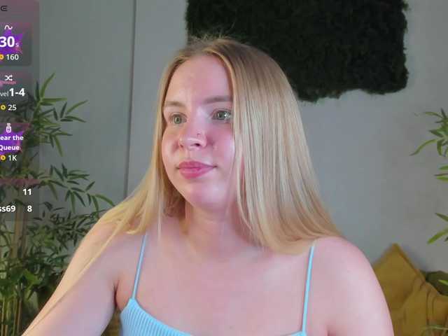 Linda-Bloom live webcam show