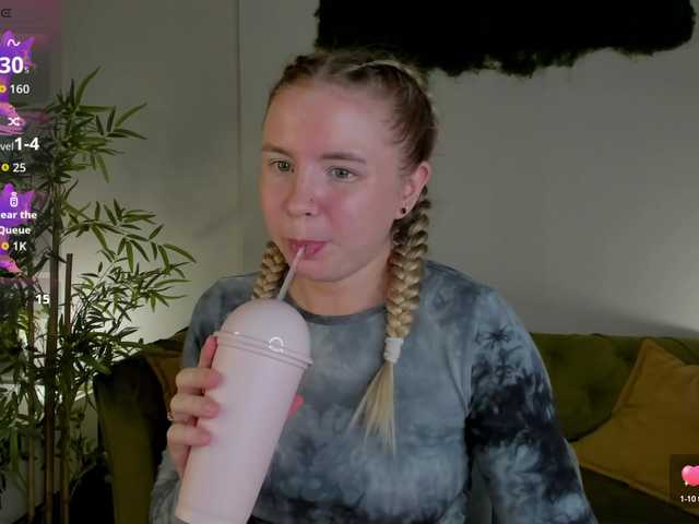 Linda-Bloom live webcam show