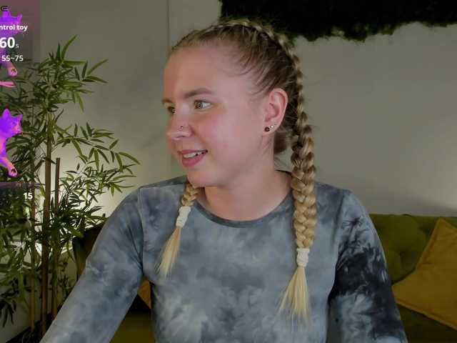 Linda-Bloom live webcam show