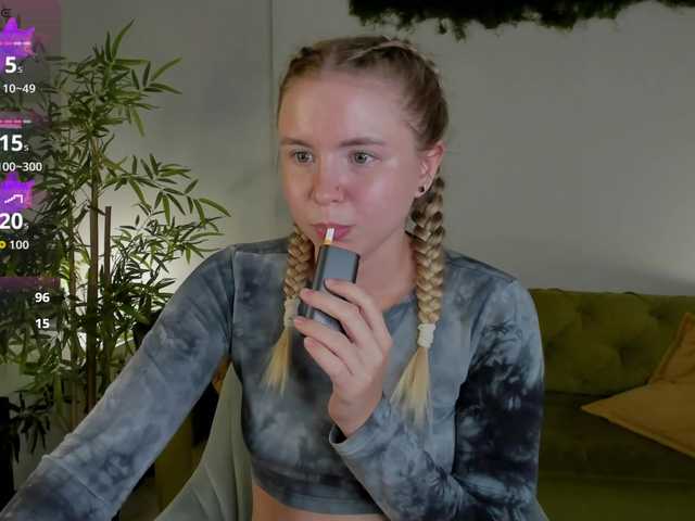 Linda-Bloom live webcam show