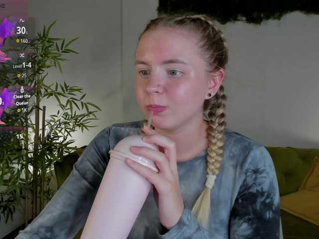 Linda-Bloom live cam on BongaCams