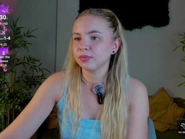 Linda-Bloom live webcam show