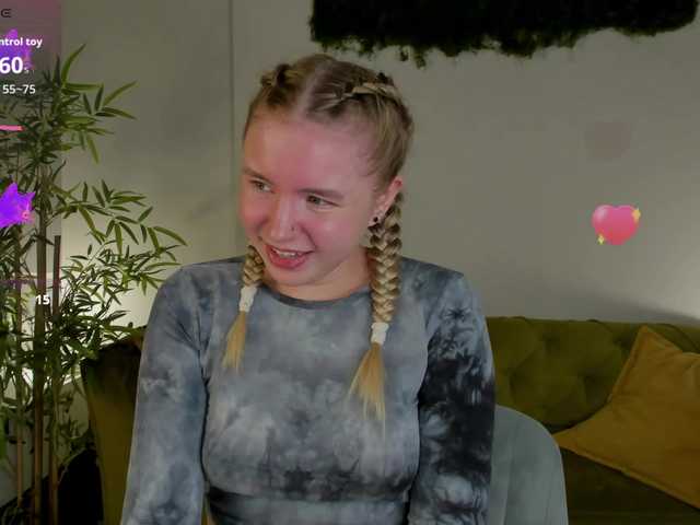 Linda-Bloom live webcam show