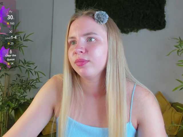 Linda-Bloom live webcam show