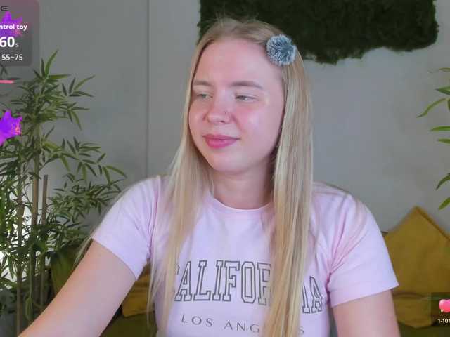 Linda-Bloom live webcam show