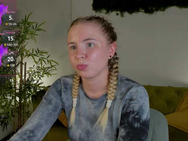 Linda-Bloom live webcam show