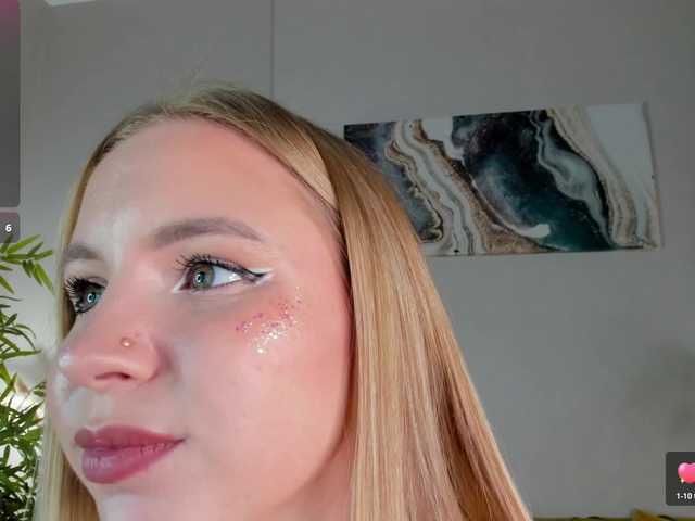 Linda-Bloom live cam on BongaCams