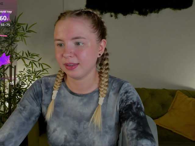 Linda-Bloom live webcam show