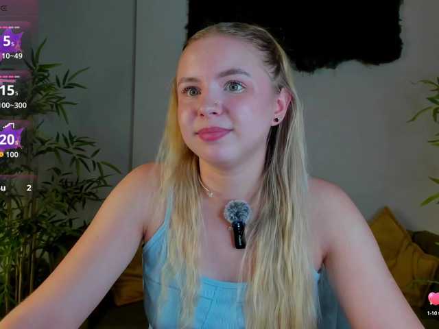 Linda-Bloom live webcam show