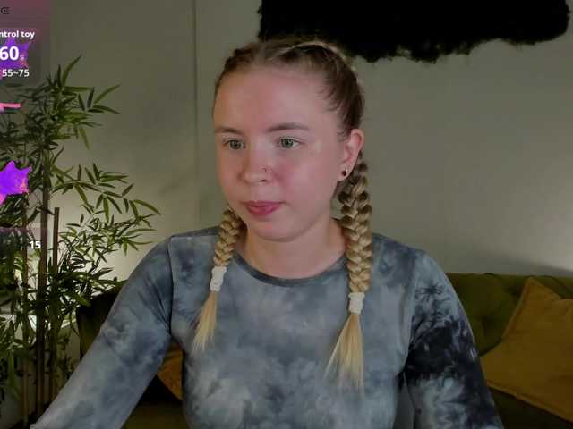 Linda-Bloom live webcam show