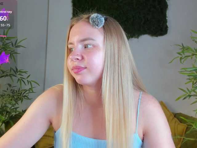 Linda-Bloom live webcam show