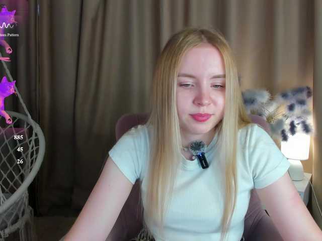 Linda-Bloom live cam on BongaCams