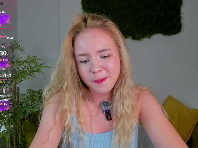 Linda-Bloom live cam on BongaCams