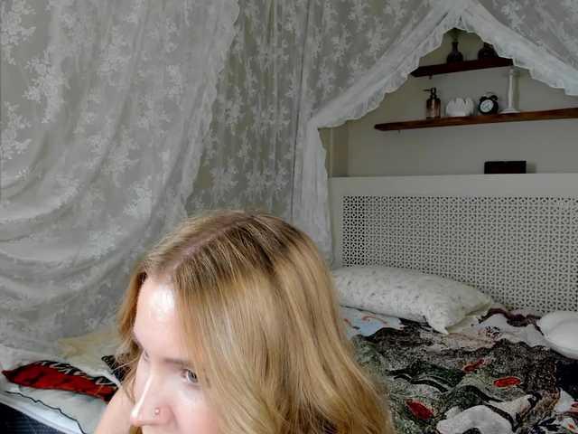 Linda-Bloom live cam on BongaCams