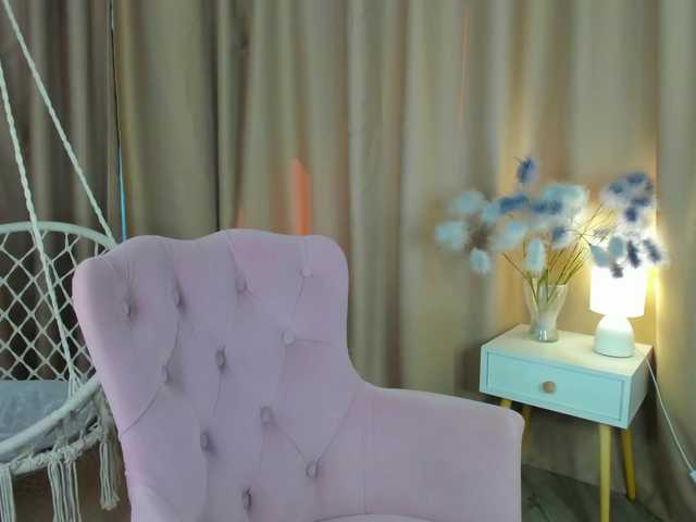 Linda-Bloom live cam on BongaCams