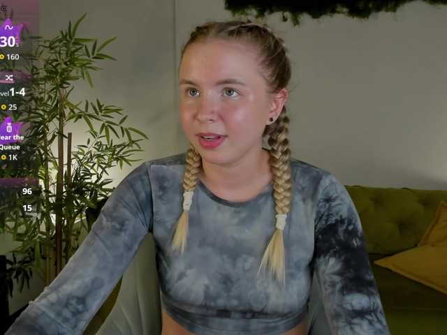 Linda-Bloom live webcam show