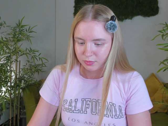 Linda-Bloom live cam on BongaCams