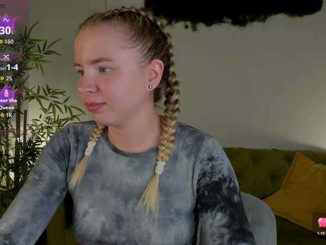 Linda-Bloom live webcam show