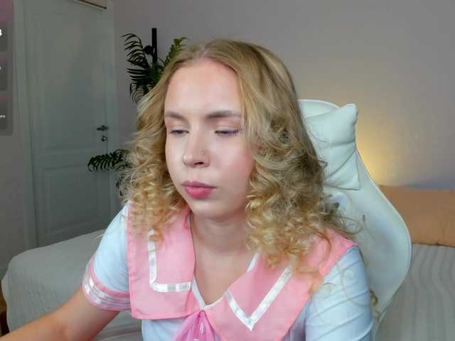 Linda-Bloom live cam