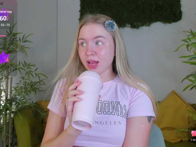 Linda-Bloom live cam on BongaCams
