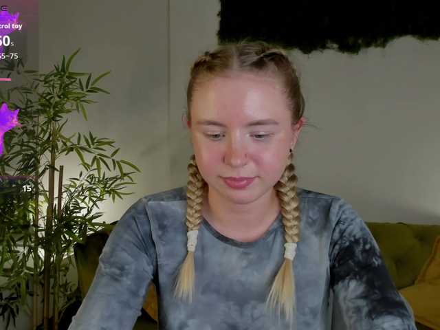 Linda-Bloom live webcam show