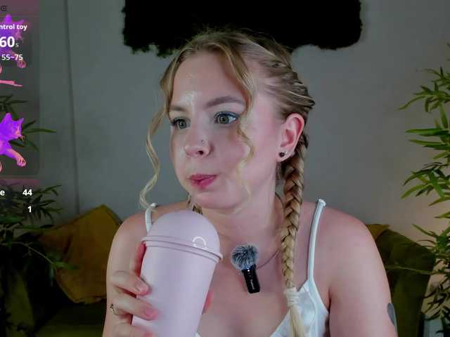 Linda-Bloom live cam on BongaCams