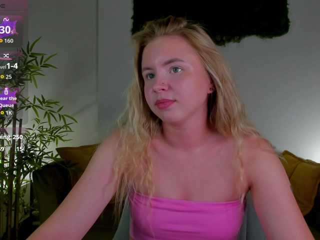 Linda-Bloom live cam on BongaCams